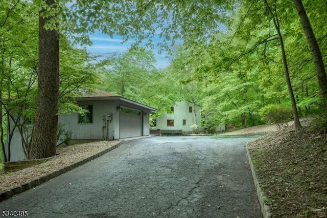5 Apgar Way, Tewksbury Twp, NJ 08833 - garage with asphalt driveway