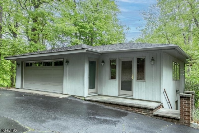 5 Apgar Way, Tewksbury Twp, NJ 08833 - view of front of property featuring a shingled roof and asphalt driveway