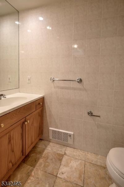 5 Apgar Way, Tewksbury Twp, NJ 08833 - bathroom with vanity, tile walls, and toilet