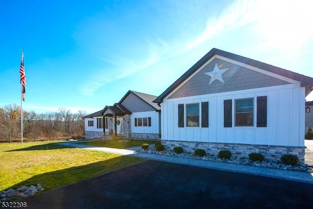 view of front facade featuring board and batten siding and a front lawn