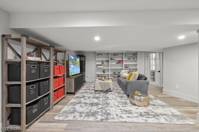 living area featuring recessed lighting, light wood-style flooring, and baseboards