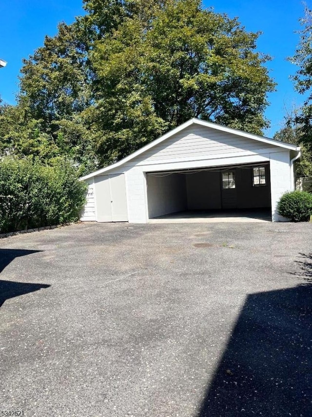 view of detached garage