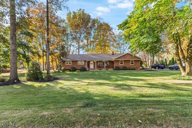 view of front of house featuring a front yard