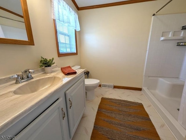 full bath featuring visible vents, toilet, ornamental molding, vanity, and baseboards