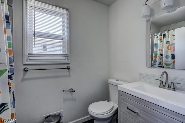 full bathroom featuring decorative backsplash, toilet, vanity, and a shower with shower curtain