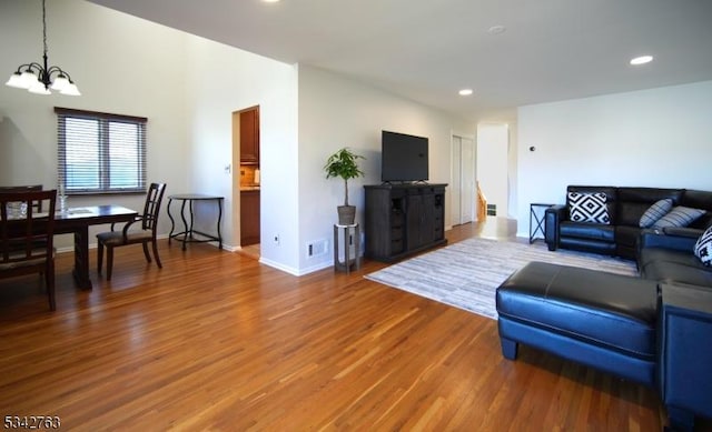 living room with visible vents, a notable chandelier, recessed lighting, light wood finished floors, and baseboards