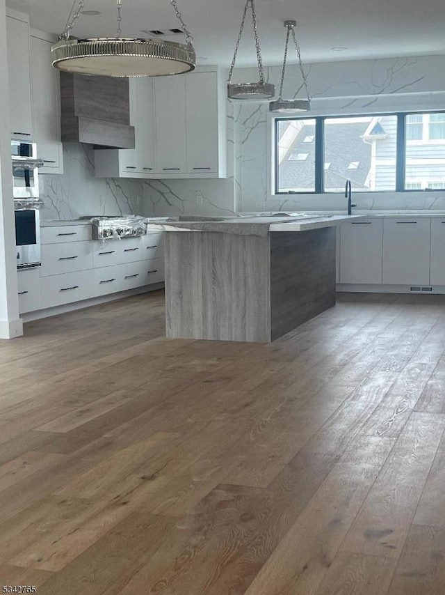 58 Paul Jones Dr, Brick Twp, NJ 08723 - kitchen featuring appliances with stainless steel finishes, light wood finished floors, modern cabinets, and white cabinets