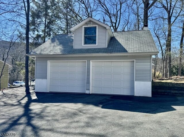 view of detached garage