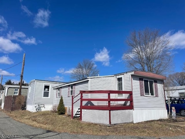 manufactured / mobile home with a wooden deck