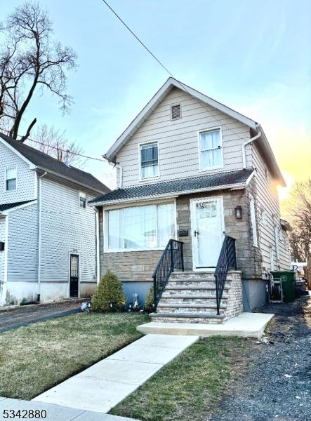 view of front of house with stone siding