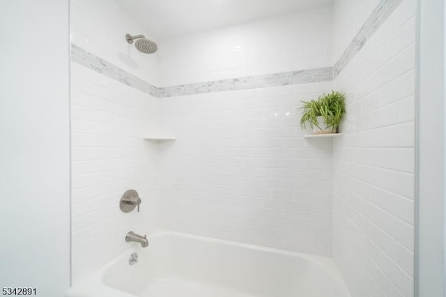 bathroom with shower / tub combination