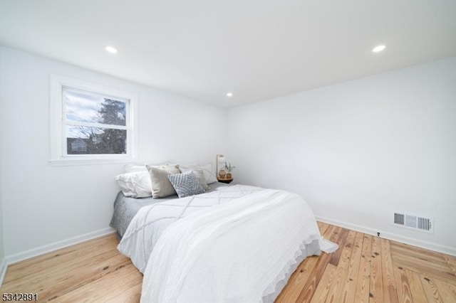 bedroom with visible vents, recessed lighting, baseboards, and hardwood / wood-style floors