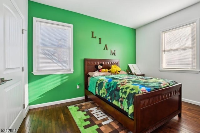 bedroom featuring baseboards and hardwood / wood-style floors