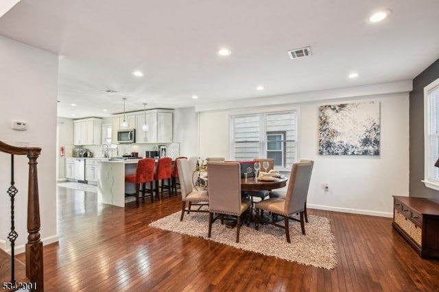 dining room featuring recessed lighting, visible vents, baseboards, and dark wood-style flooring