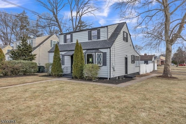 view of front of home featuring roof with shingles and a front lawn