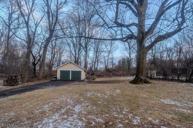 view of yard with an outbuilding and a detached garage