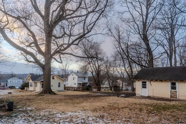 view of yard with a residential view