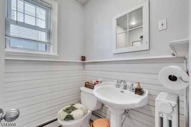 bathroom with wainscoting