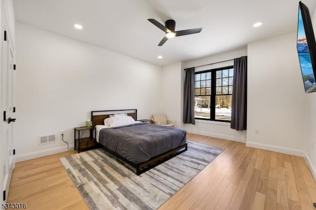 bedroom featuring recessed lighting, visible vents, light wood-style flooring, and baseboards