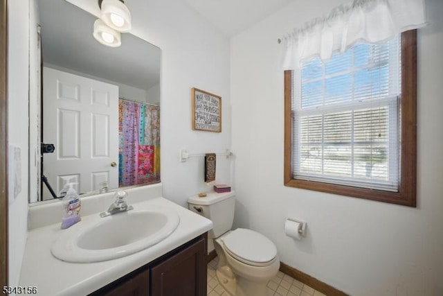 full bathroom with vanity, toilet, a shower with curtain, and baseboards