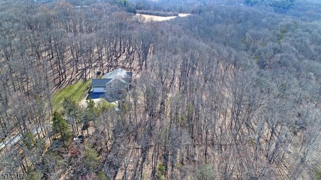 birds eye view of property featuring a wooded view