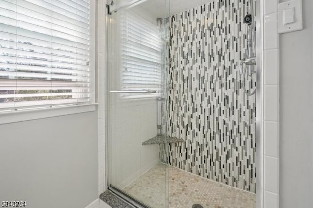 bathroom featuring tiled shower