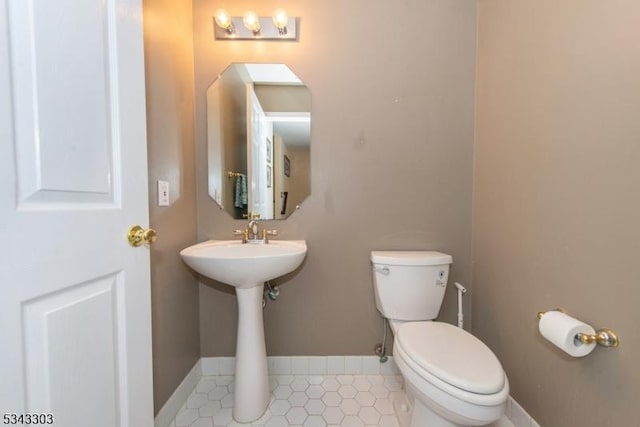 3 Knox Ct, Bernards Twp, NJ 07920 - bathroom with toilet and baseboards