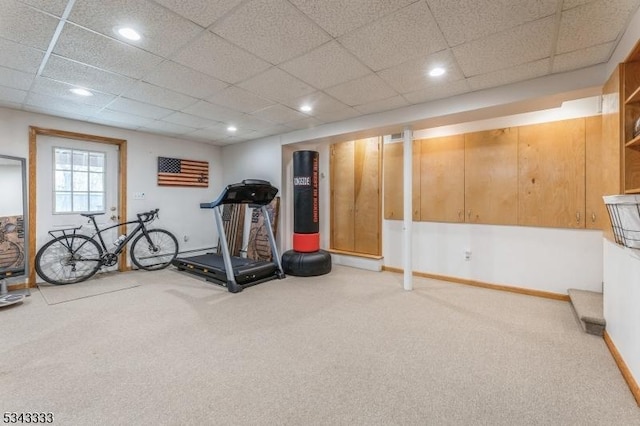 workout area featuring recessed lighting, a drop ceiling, baseboards, and carpet flooring