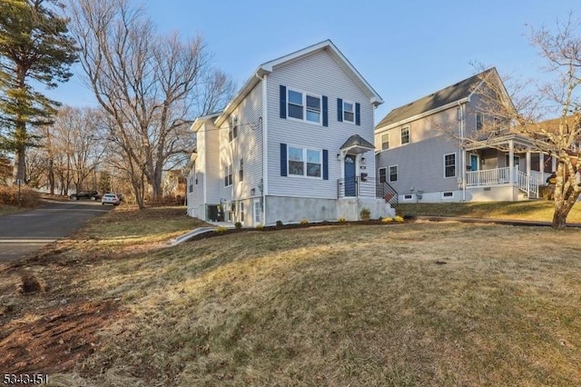 view of front of house featuring a front yard