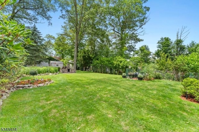 106 Chincopee Ave, Hopatcong Boro, NJ 07843 - view of yard