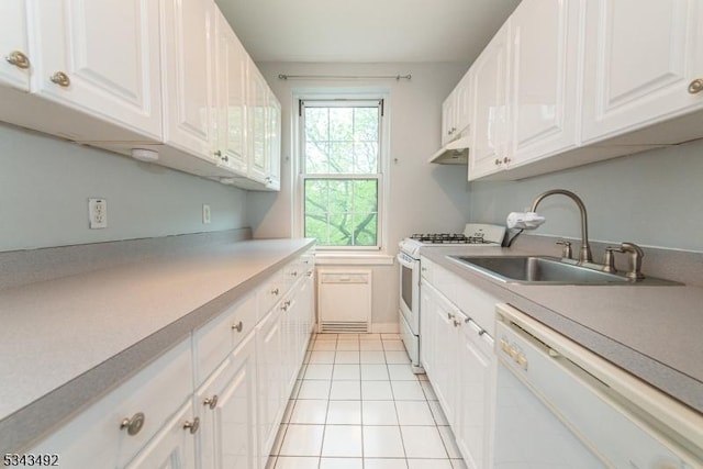 laundry area featuring a sink and light tile patterned flooring
