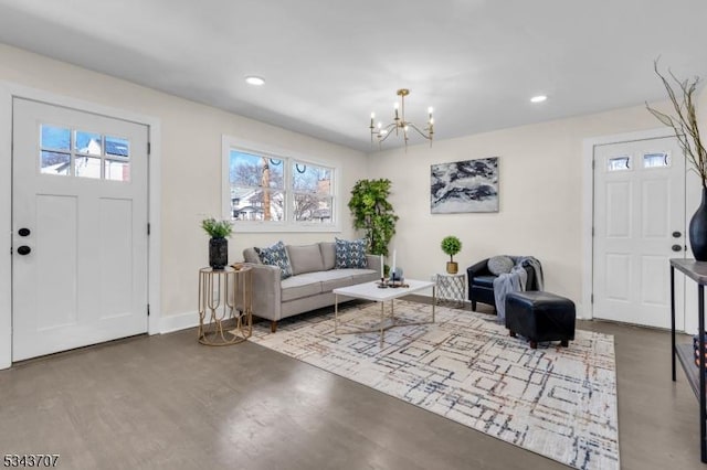 living room with wood finished floors, a notable chandelier, recessed lighting, and baseboards