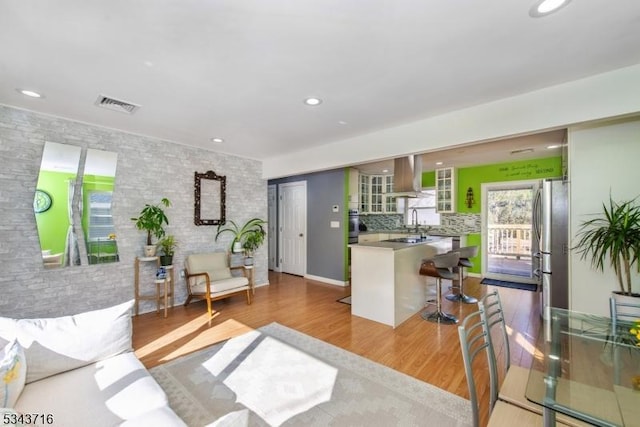 living room featuring visible vents, recessed lighting, and wood finished floors