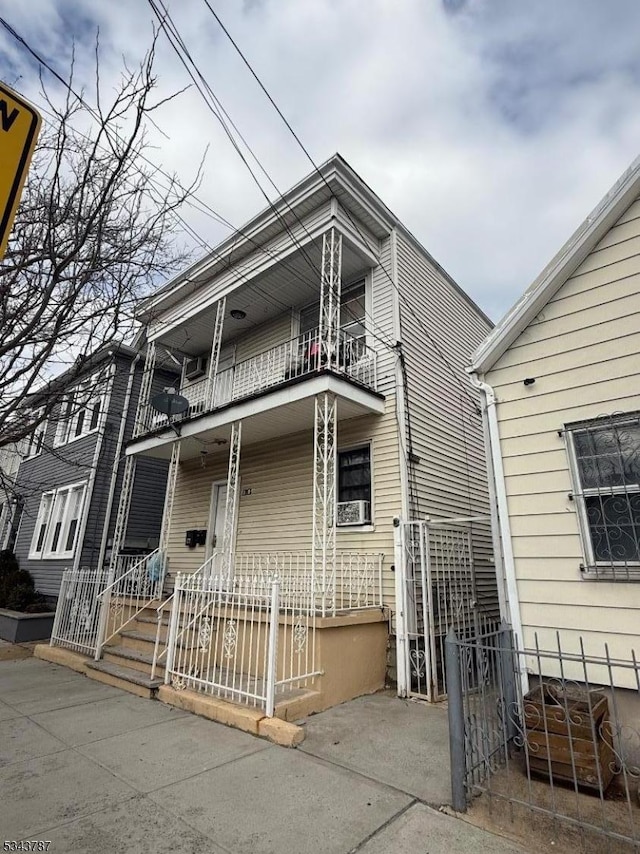 view of front facade with a fenced front yard and a balcony