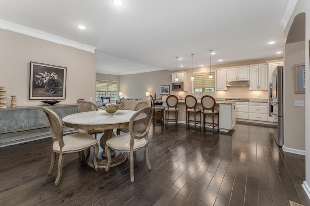 dining area with crown molding, recessed lighting, dark wood-style floors, and baseboards