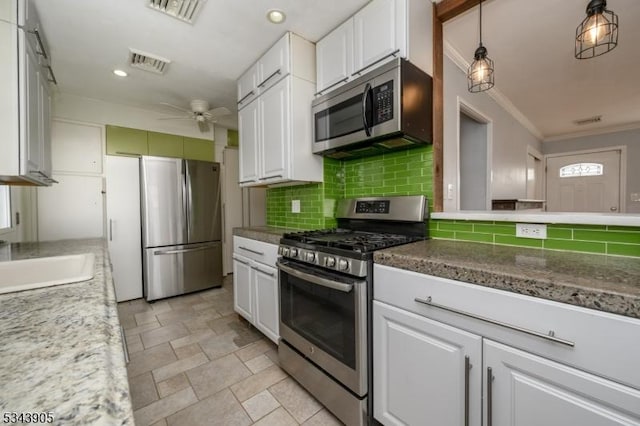 kitchen featuring a ceiling fan, visible vents, appliances with stainless steel finishes, and a sink