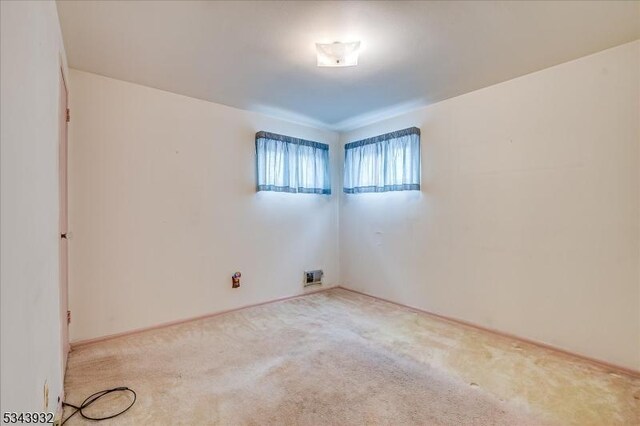 empty room with visible vents and carpet