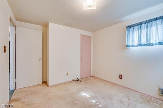 spare room with visible vents and carpet floors