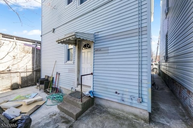 entrance to property with fence