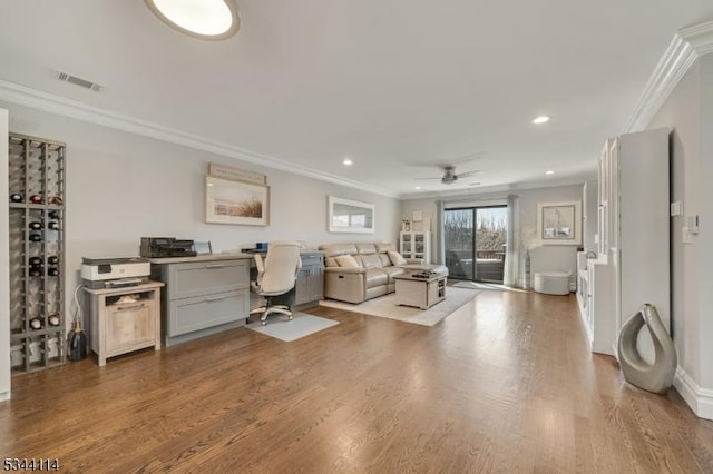 living room featuring visible vents, recessed lighting, crown molding, and wood finished floors