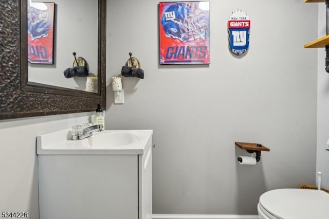 118 Indian Run Pkwy, Union Twp, NJ 07083 - bathroom with vanity, baseboards, and toilet