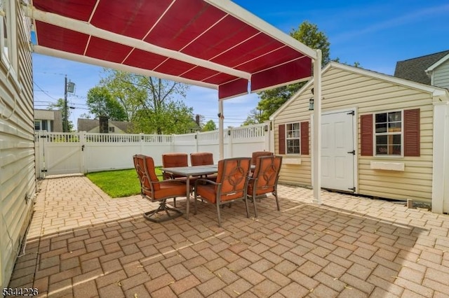 118 Indian Run Pkwy, Union Twp, NJ 07083 - view of patio / terrace with outdoor dining area, a gate, and a fenced backyard
