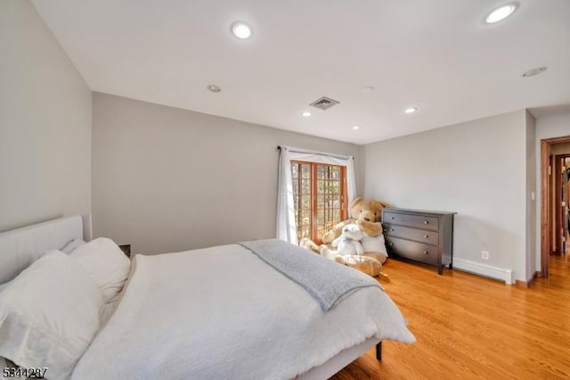 bedroom featuring recessed lighting, visible vents, baseboards, and light wood-style floors