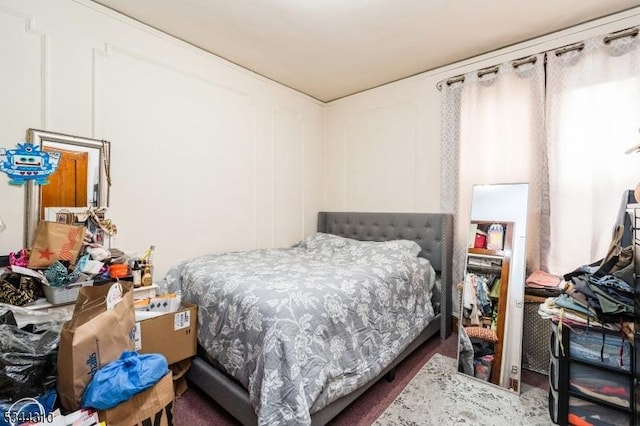 bedroom featuring a decorative wall