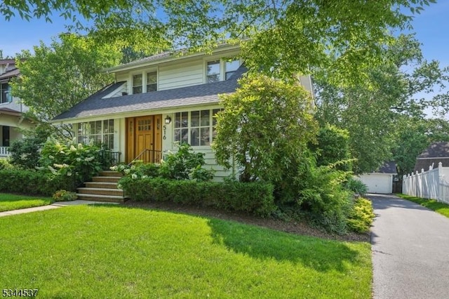 516 Hillcrest Ave, Westfield Town, NJ 07090 - view of front facade featuring a detached garage and a shingled roof