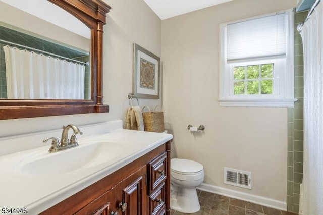 2 Columbia Dr, Bernardsville Boro, NJ 07924 - bathroom with toilet, baseboards, vanity, and a shower with shower curtain