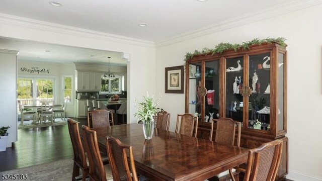 1121 N Washington Ave, Green Brook Twp, NJ 08812 - dining room with crown molding and recessed lighting
