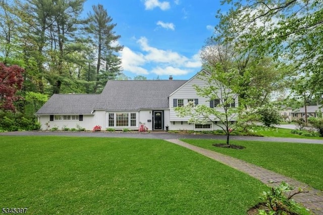 6 Ronarm Dr, Mountain Lakes Boro, NJ 07046 - tri-level home featuring a front yard and roof with shingles