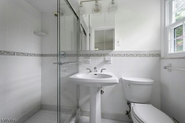 6 Ronarm Dr, Mountain Lakes Boro, NJ 07046 - full bathroom featuring a shower stall, tile walls, toilet, and a sink