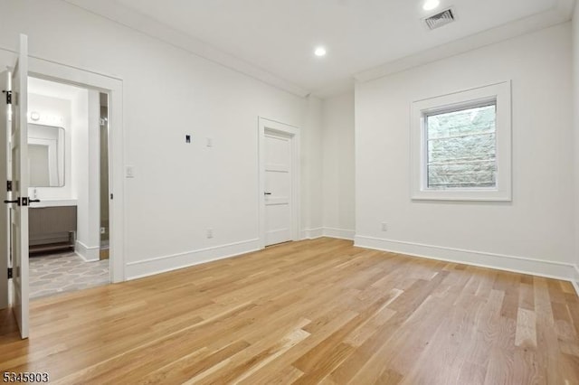 empty room featuring baseboards, recessed lighting, light wood finished floors, and visible vents